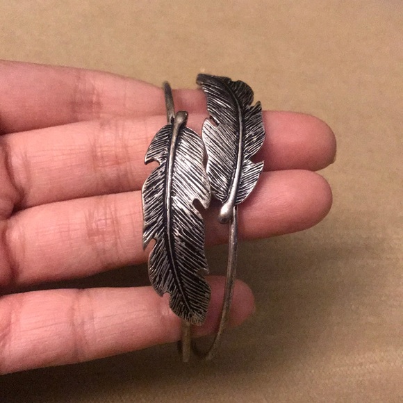 Jewelry - Women’s feather bangles